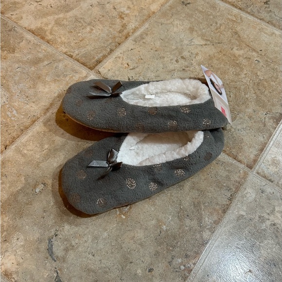 COZIES SLIPPERS (NWT) - Picture 2 of 7